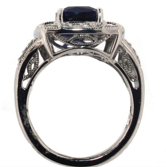 Cushion Cut 3.30 ct Sapphire Ring - Picture 2 of 3